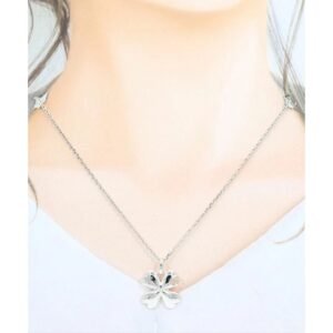 Gucci sterling silver four leaf clover pendant with G logo cut-out on an 18" chain | AlmaBagz