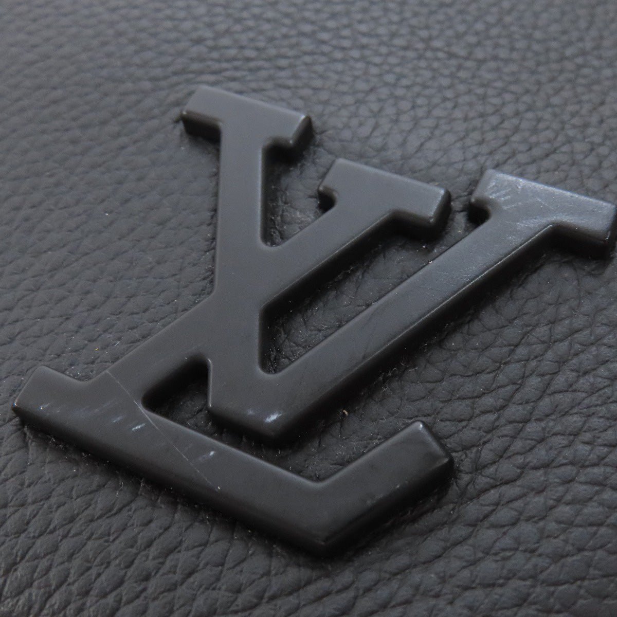 LOUIS VUITTON Shoulder Bag M57080 Calfskin black takeoff messenger mens Used | AlmaBagz - Image 10