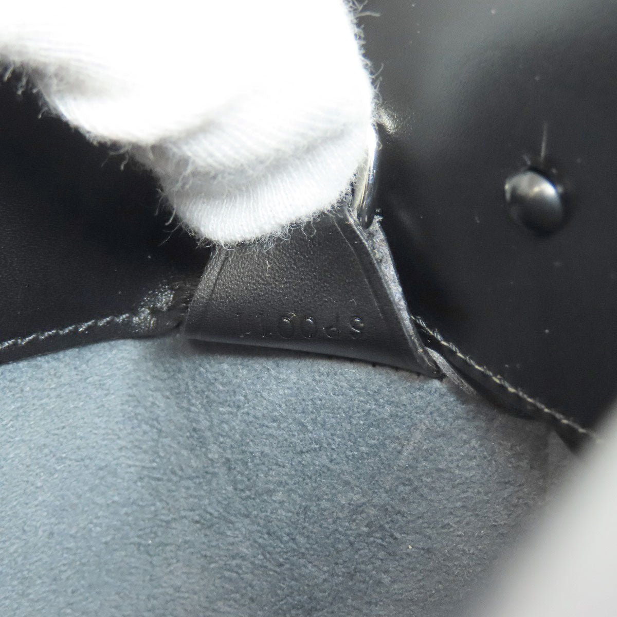 LOUIS VUITTON Shoulder Bag M52812 Epi black | AlmaBagz - Image 6