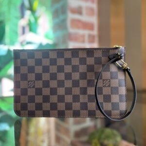 LOUIS VUITTON Neverfull Pochette Damier Ebene Canvas Wristlet | AlmaBagz