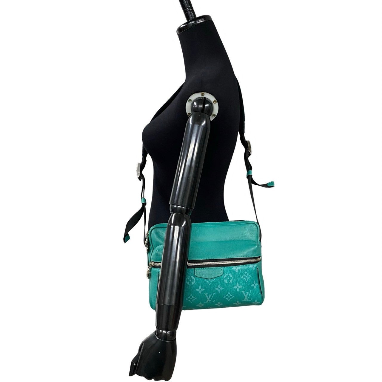 LOUIS VUITTON Shoulder Bag leather green Taigalama outdoor messenger | AlmaBagz - Image 2