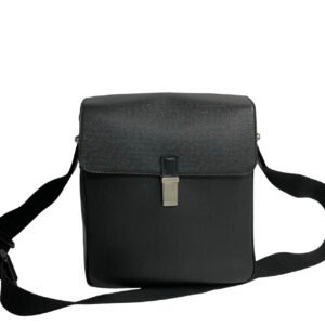 LOUIS VUITTON Shoulder Bag leather black Taiga Pochette Yaranga | AlmaBagz