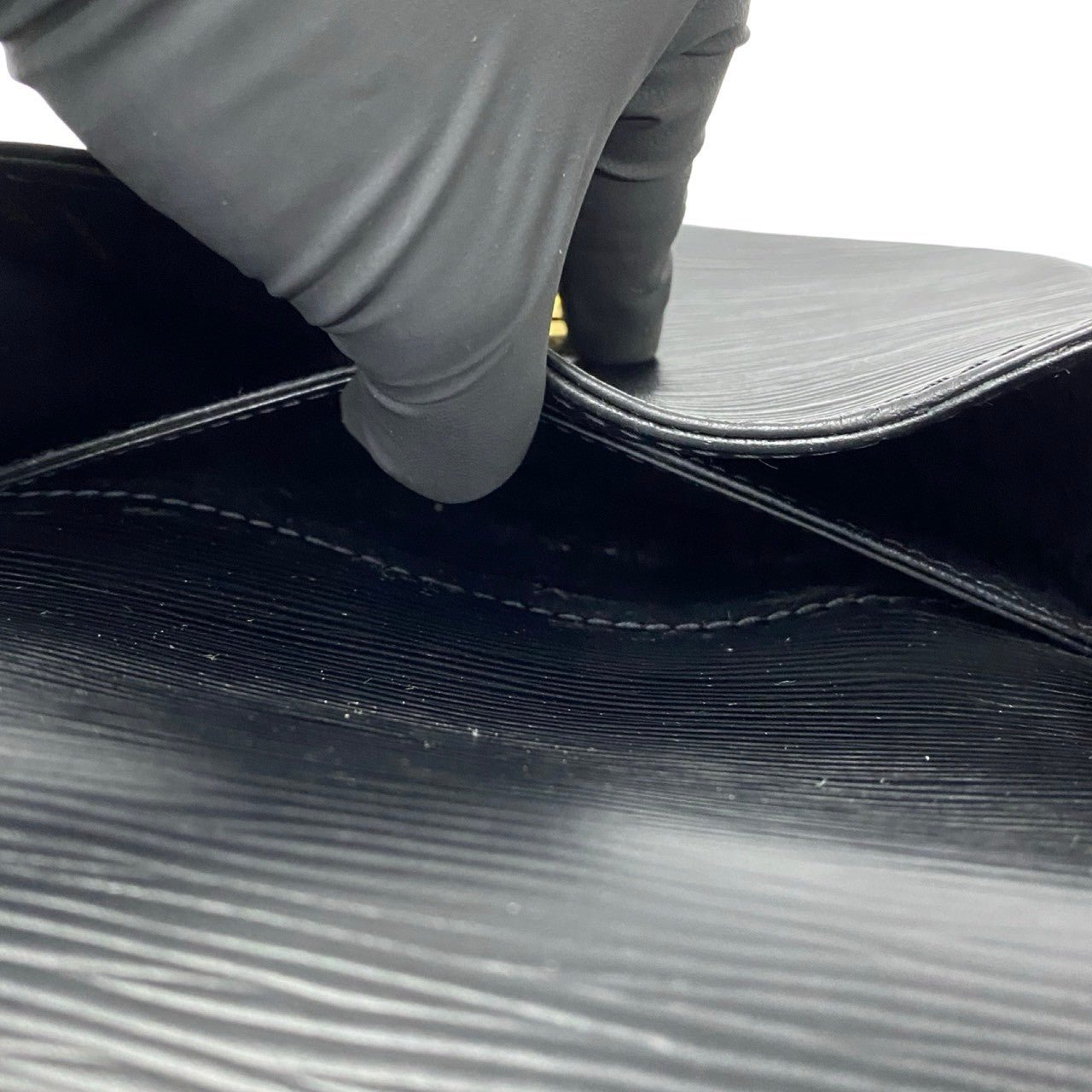 LOUIS VUITTON Shoulder Bag Epi Leather black Epi Mini Saint-Cloud | AlmaBagz - Image 9