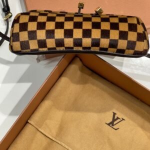 Louis Vuitton - Sac Gazelle PM damier | AlmaBagz
