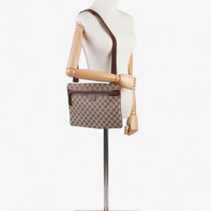 Gucci Flat Messenger Bag GG Supreme Canvas | AlmaBagz