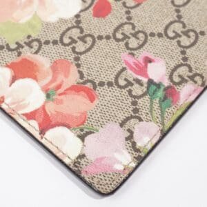 Gucci Bloom Pouch Supreme / Floral Coated Canvas | AlmaBagz