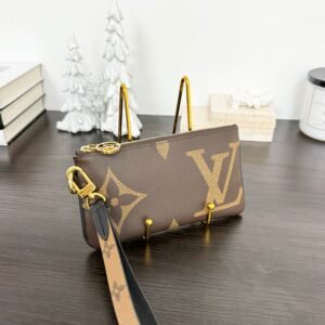 LOUIS VUITTON 2020 Monogram Giant Rectangular Wristlet Pouch | AlmaBagz
