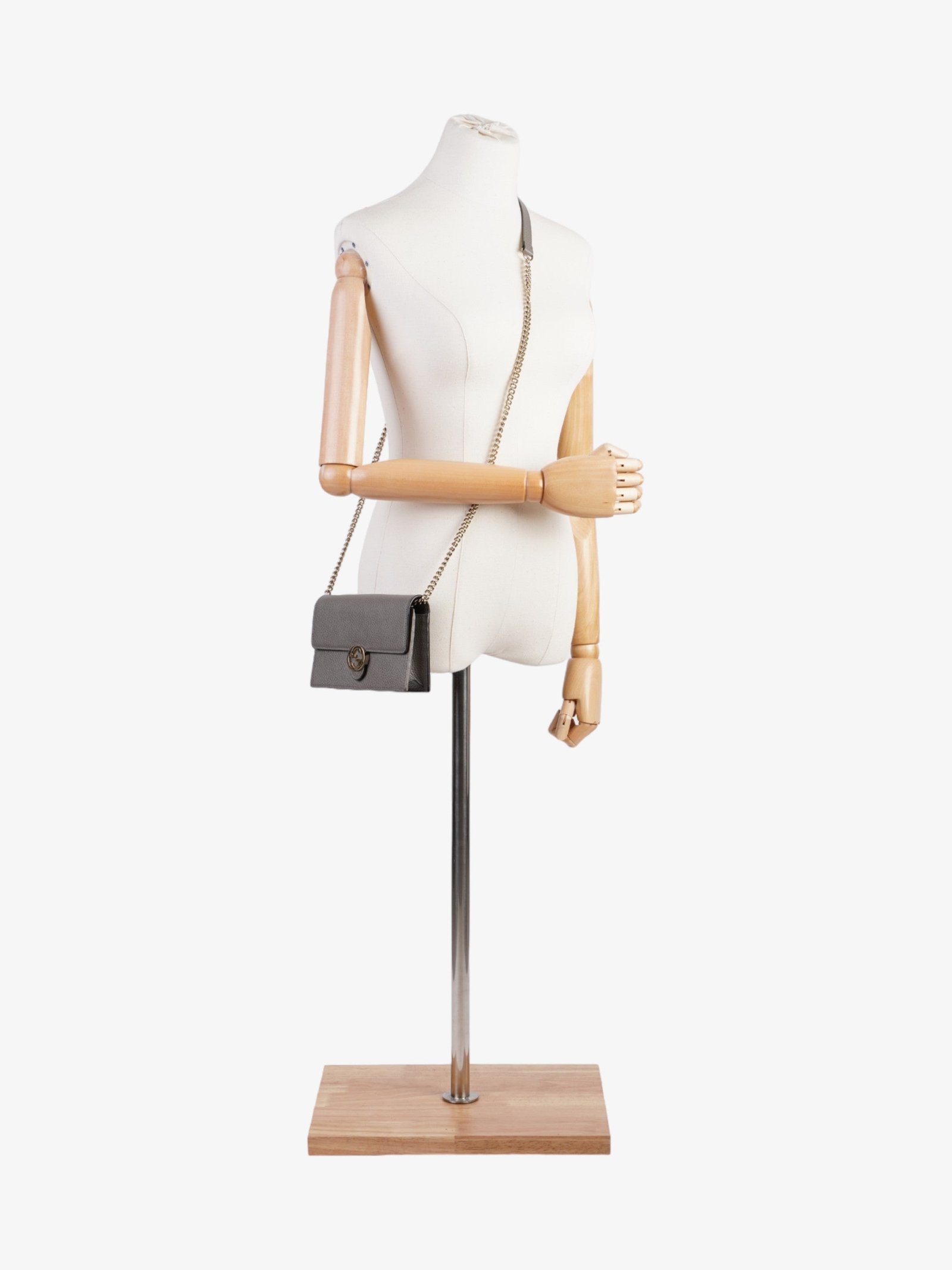 Gucci Interlocking G Chain Wallet Grey Leather | AlmaBagz