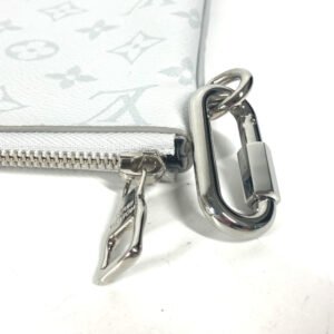 LOUIS VUITTON Clutch bag M68310 Monogram canvas white Monogram white Zipped pouch GM | AlmaBagz