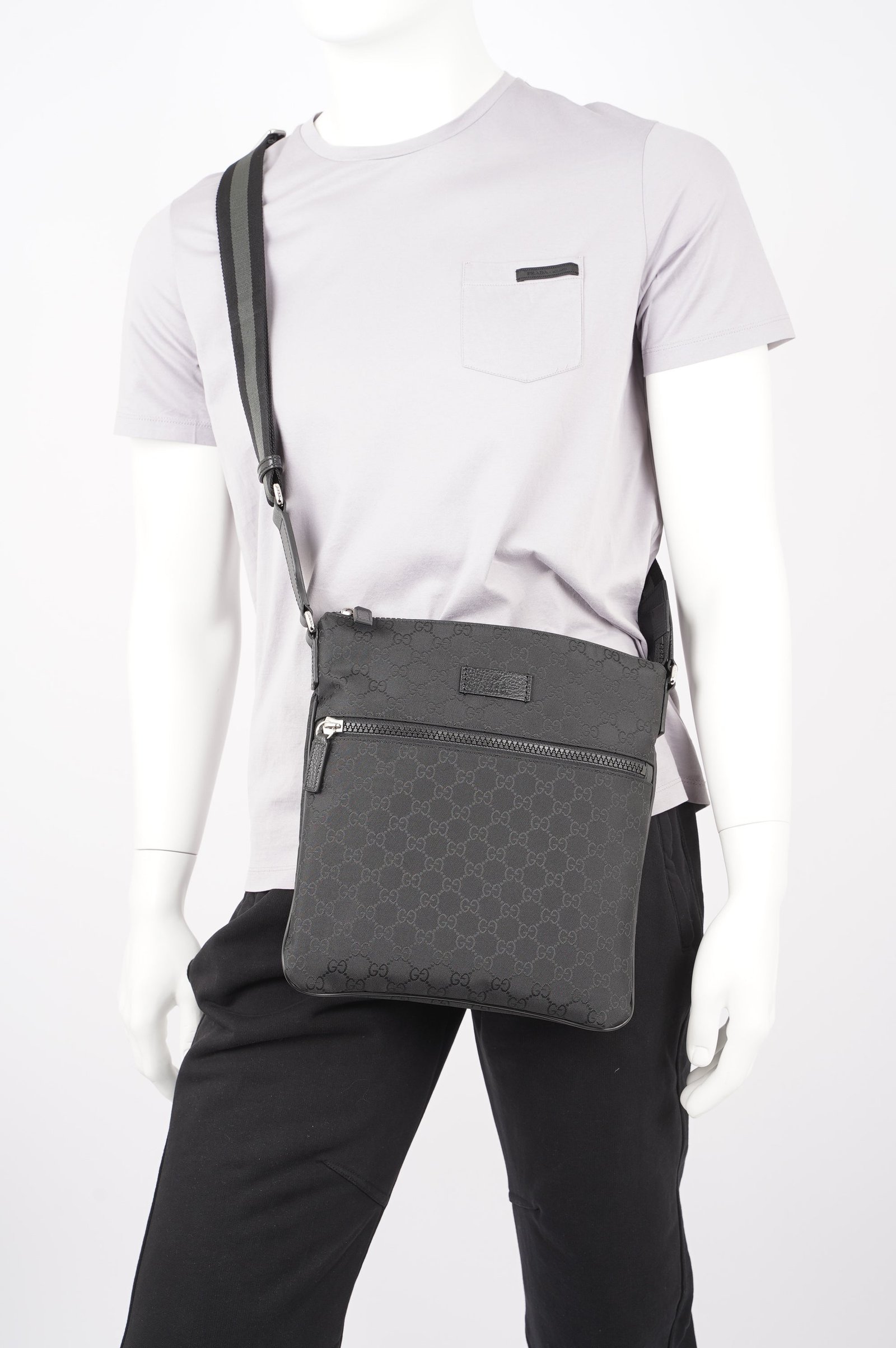 Gucci Mens GG Messenger Bag Black Small | AlmaBagz