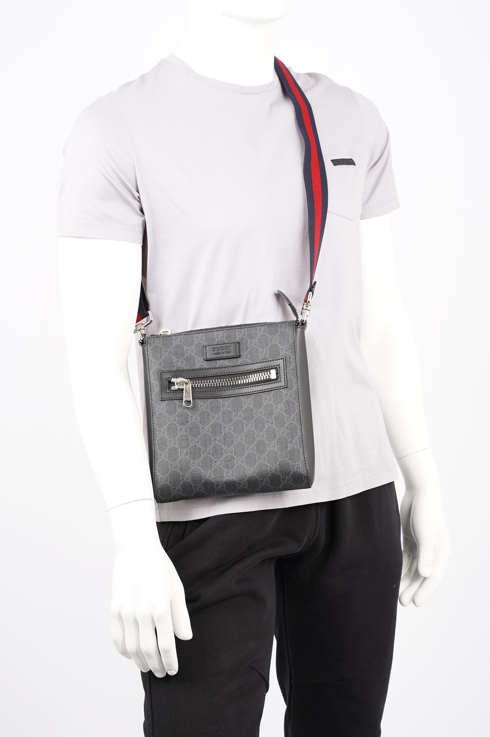 Gucci Mens GG Messenger Bag Black Small | AlmaBagz