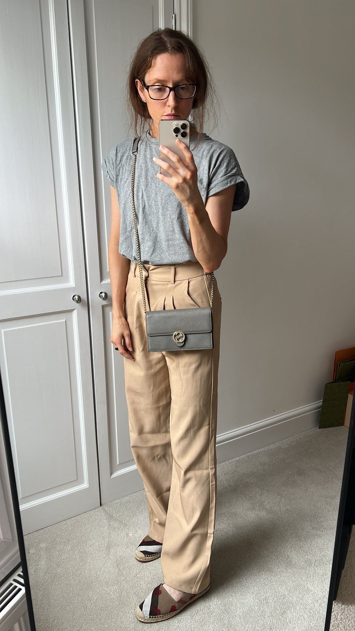 Gucci Dollar Grey Interlocking Chain Wallet | AlmaBagz