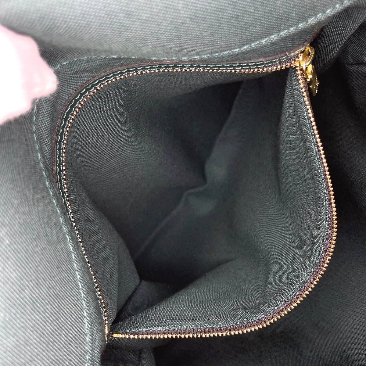 LOUIS VUITTON Shoulder Bag M30144 Taiga green Victor | AlmaBagz - Image 6