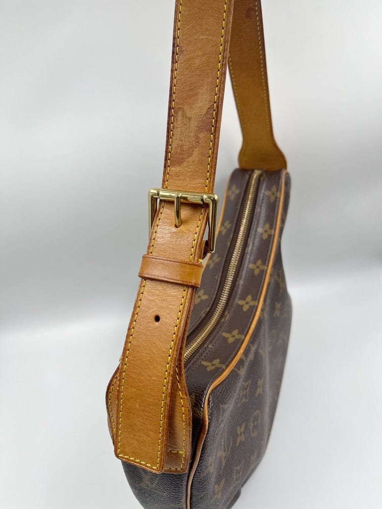 Louis Vuitton Croissant MM | AlmaBagz