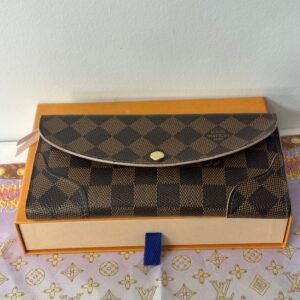 Louis Vuitton - Portefeuille Emilie | AlmaBagz