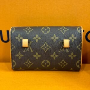 Louis Vuitton - Pochette ceinture | AlmaBagz
