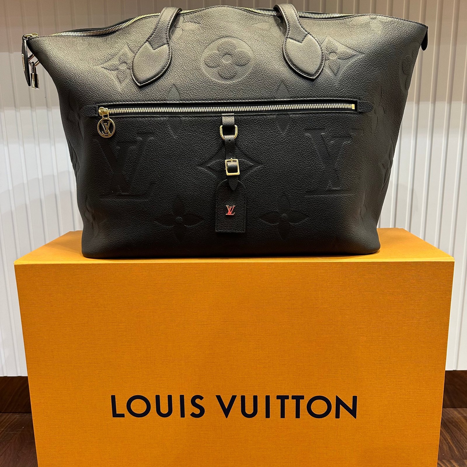 Louis Vuitton - Sac Travel | AlmaBagz