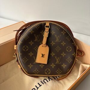 Louis Vuitton - Sac Boîte à Chapeau souple MM | AlmaBagz