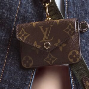 LOUIS VUITTON 2021 Monogram Card Holder in Khaki Green | AlmaBagz