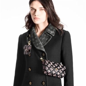 LOUIS VUITTON 2022 Monogram Card Holder in Black | AlmaBagz