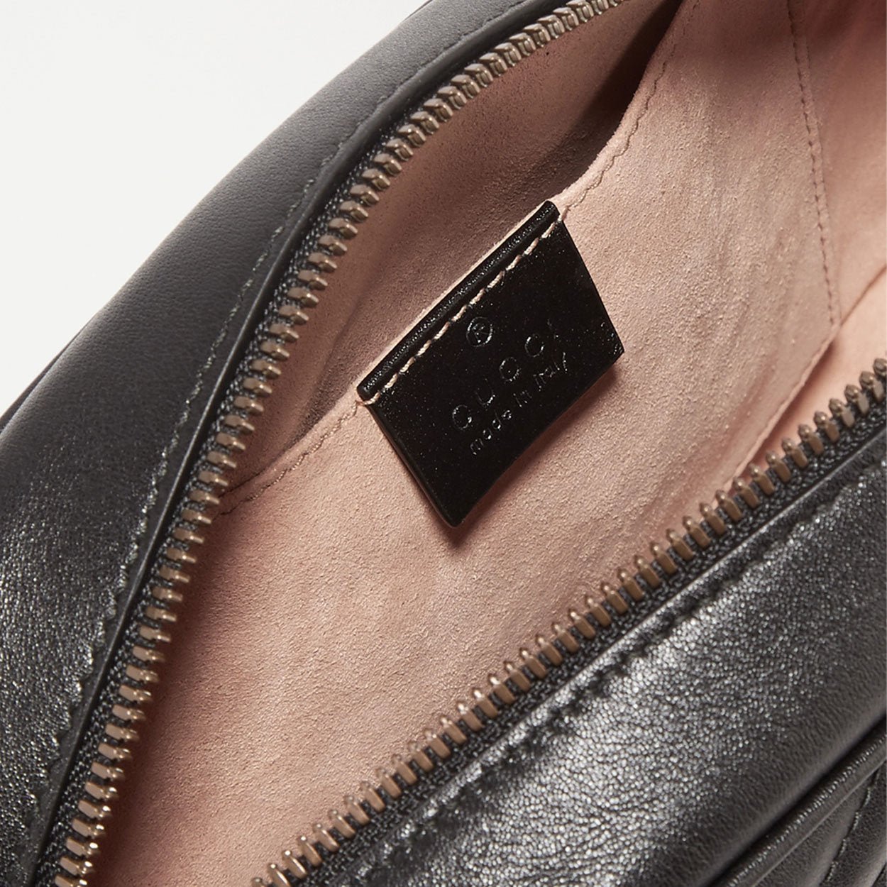 Gucci 447632 520981 Women's Black Quilted Leather GG Marmont Shoulder bag (GG2069) | AlmaBagz - Image 2