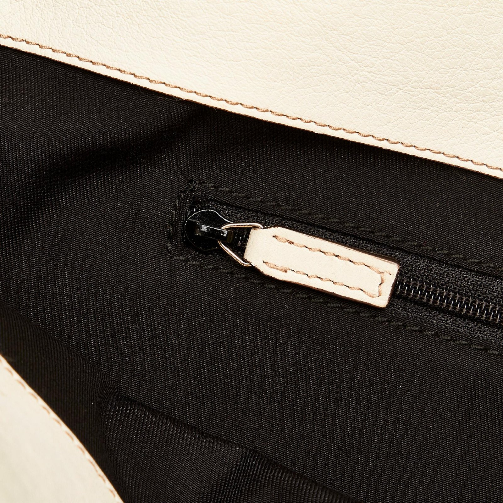 Gucci Abbey D-Ring Handbag (SHG-aQB2Oq) | AlmaBagz - Image 9