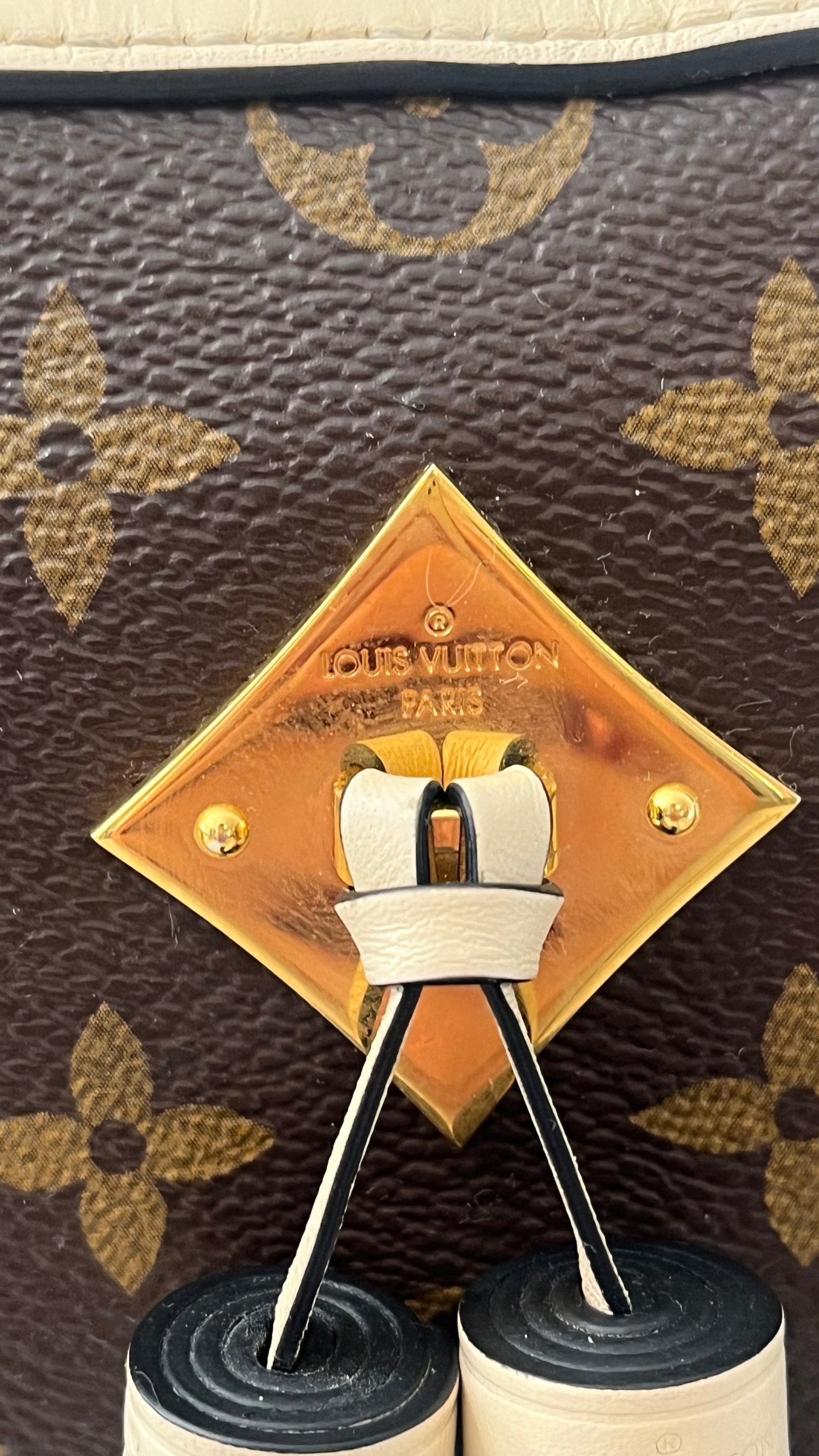 Louis Vuitton Saintonge, Monogram Creme | AlmaBagz - Image 12