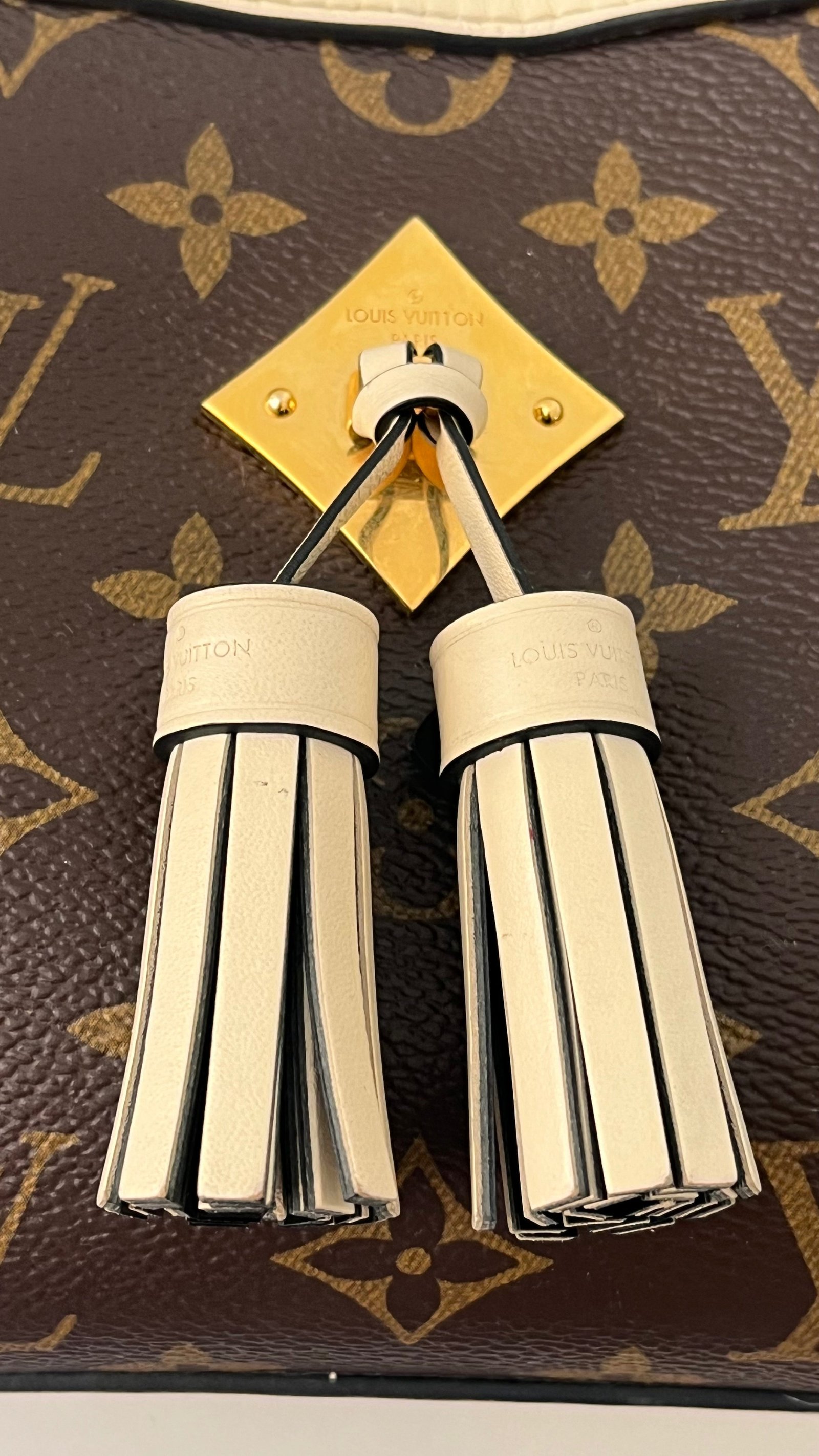 Louis Vuitton Saintonge, Monogram Creme | AlmaBagz - Image 13