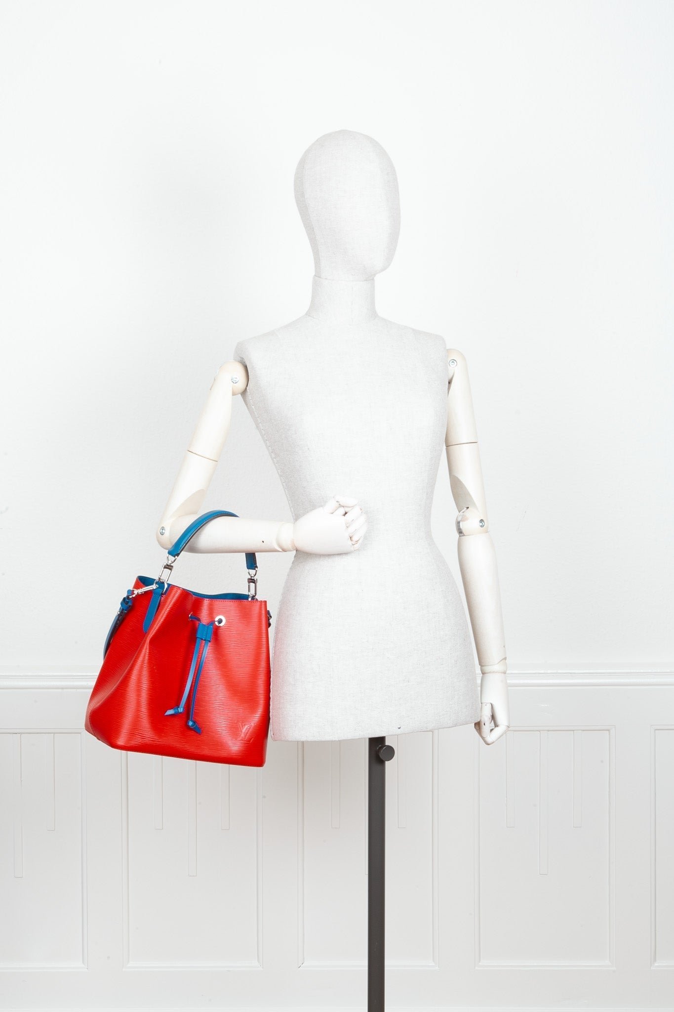 LOUIS VUITTON Neo Noé Epi Red | AlmaBagz