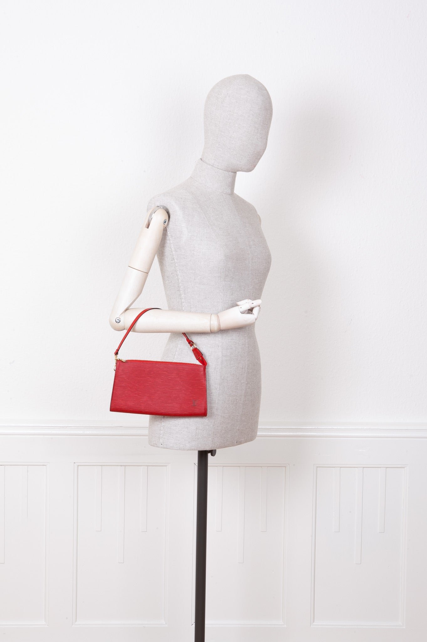 LOUIS VUITTON Pochette Epi Red | AlmaBagz - Image 5