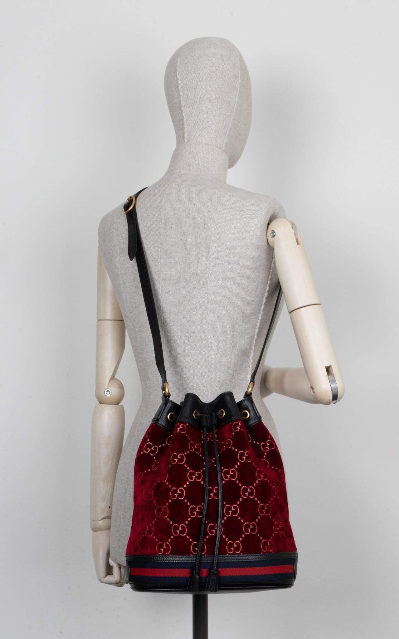 GUCCI Supreme GG Bucket Bag Velvet Red | AlmaBagz