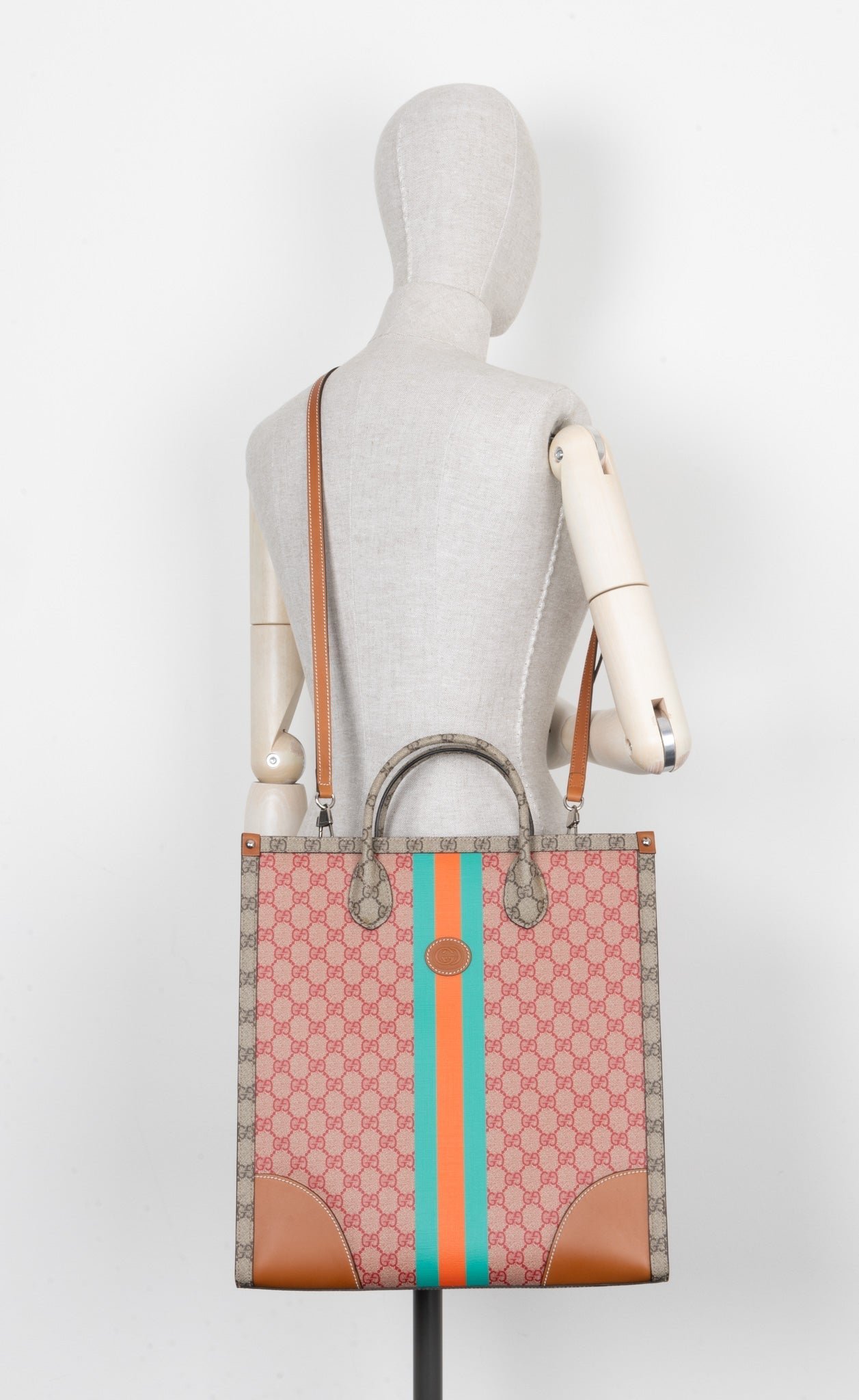 GUCCI Dans Le Vert GG Supreme Tote Bag | AlmaBagz