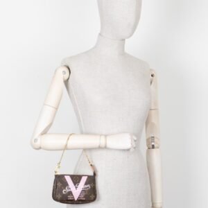 LOUIS VUITTON Mini Pochette Accessoires MNG Saint Tropez | AlmaBagz