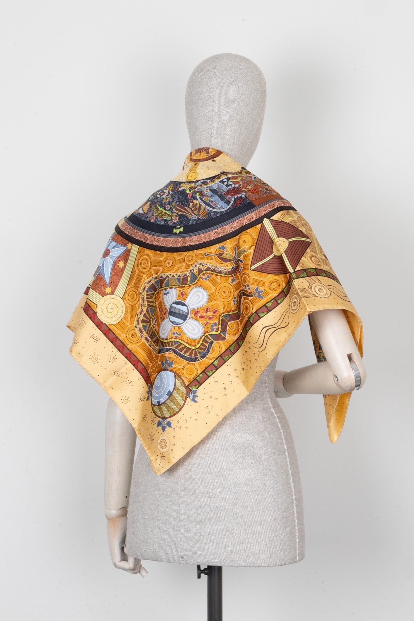 HERMES Reve D'Australie 90 Scarf Silk Butter Brown | AlmaBagz