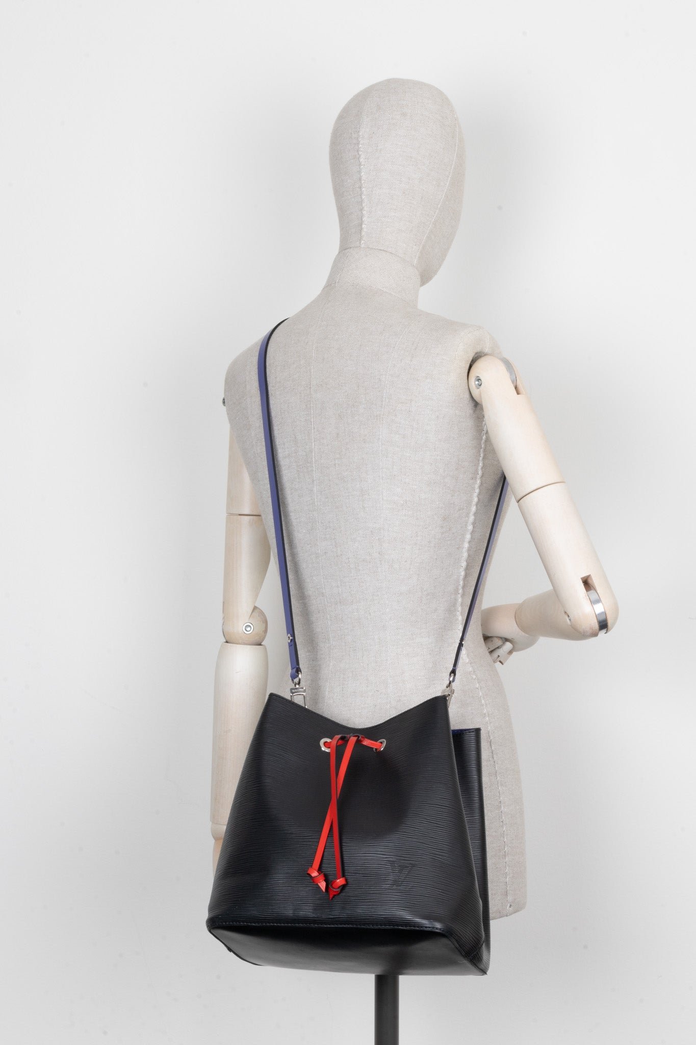 LOUIS VUITTON Néo Noé MM Bag Epi Leather Black Blue | AlmaBagz