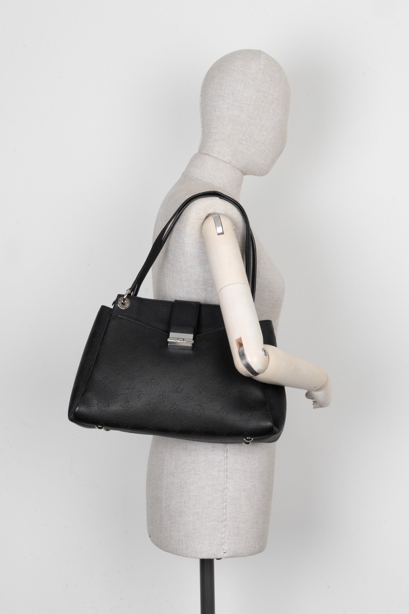 LOUIS VUITTON Sevres Tote Bag Black Mahina | AlmaBagz