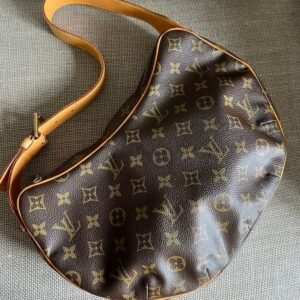 Louis Vuitton Croissant MM | AlmaBagz