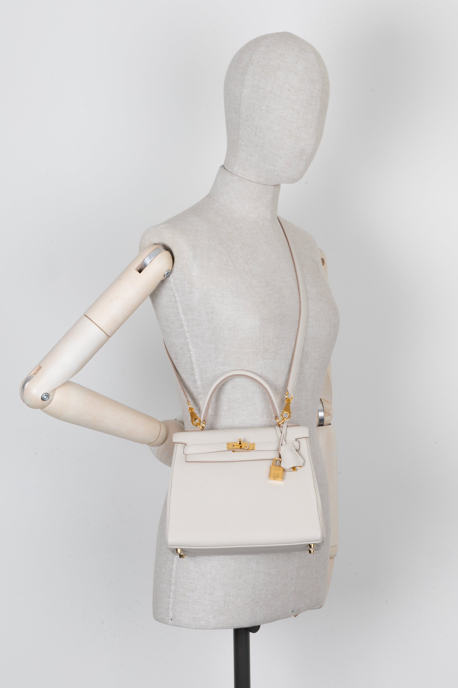 HERMES Kelly 25 Togo Beton | AlmaBagz