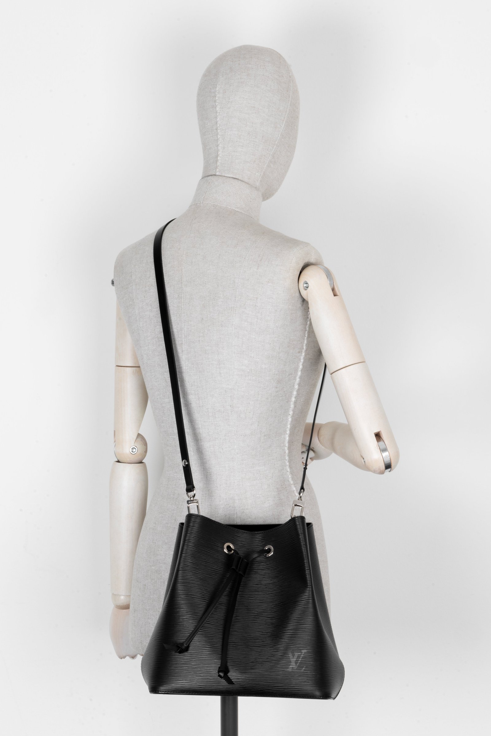 LOUIS VUITTON Néo Noé Bag Epi Black | AlmaBagz