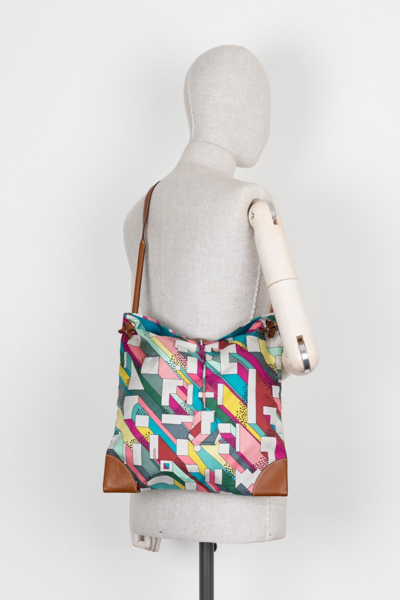 HERMES City 33 Soie Barenia Silk Multicolor | AlmaBagz