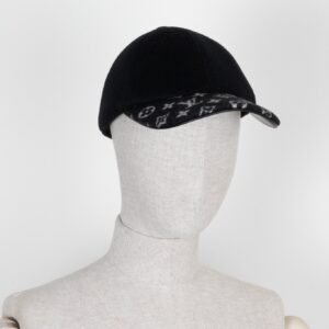 LOUIS VUITTON Cap Wool MNG Black | AlmaBagz