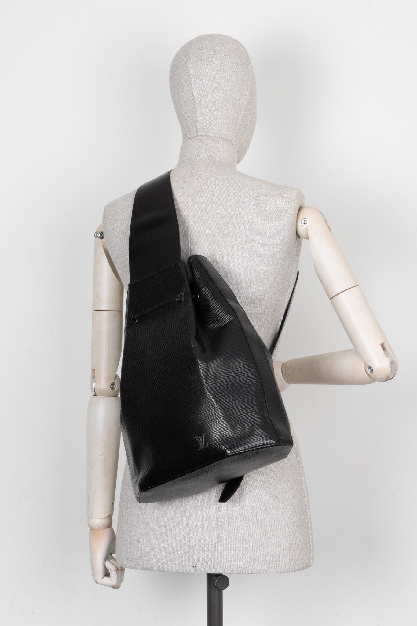 LOUIS VUITTON Sac A Dos Epi Black | AlmaBagz