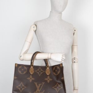 LOUIS VUITTON Onthego GM Giant Monogram Canvas | AlmaBagz