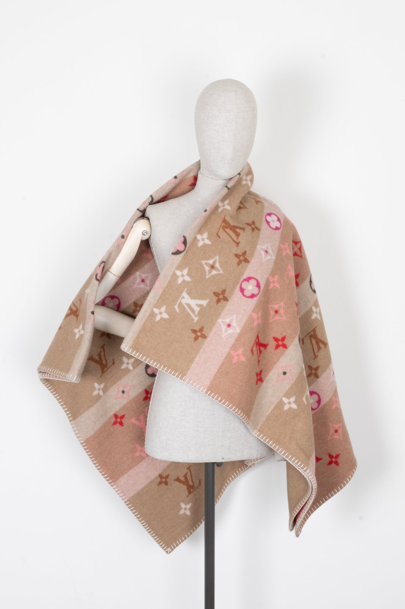 LOUIS VUITTON Blanket Wool MNG Pink Beige | AlmaBagz