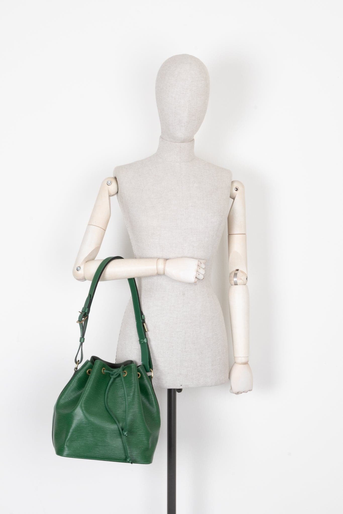 LOUIS VUITTON Petit Sac Noé Epi Green | AlmaBagz