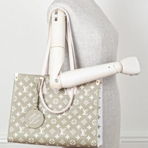 LOUIS VUITTON Onthego MM Khaki Beige | AlmaBagz
