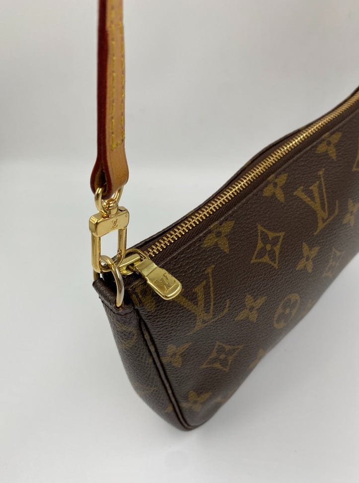 Louis Vuitton Pochette with shoulder strap and crossbody. | AlmaBagz - Image 10