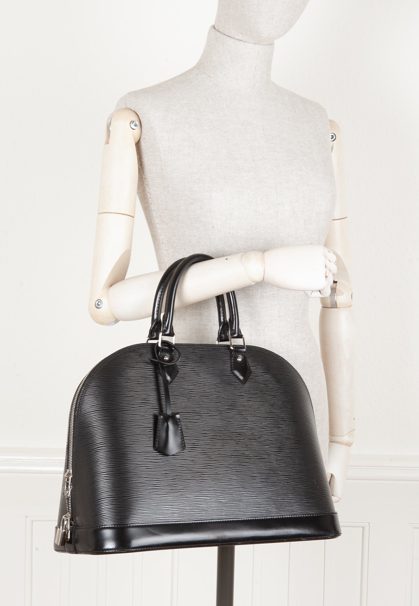 LOUIS VUITTON Alma GM Epi Black | AlmaBagz