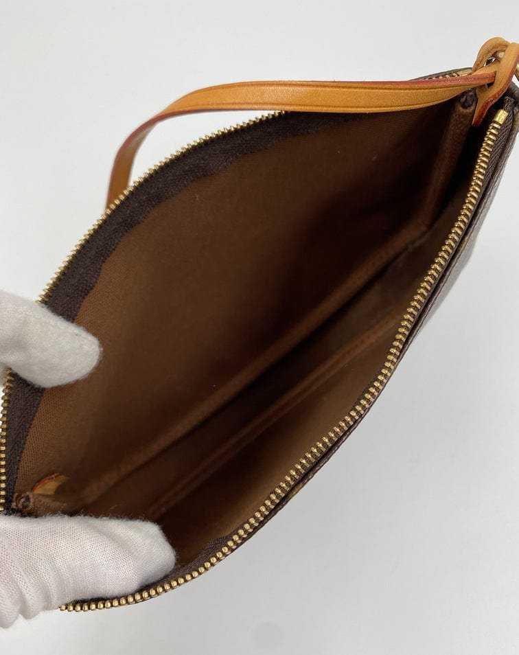 Louis Vuitton Pochette with shoulder strap and crossbody. | AlmaBagz - Image 19