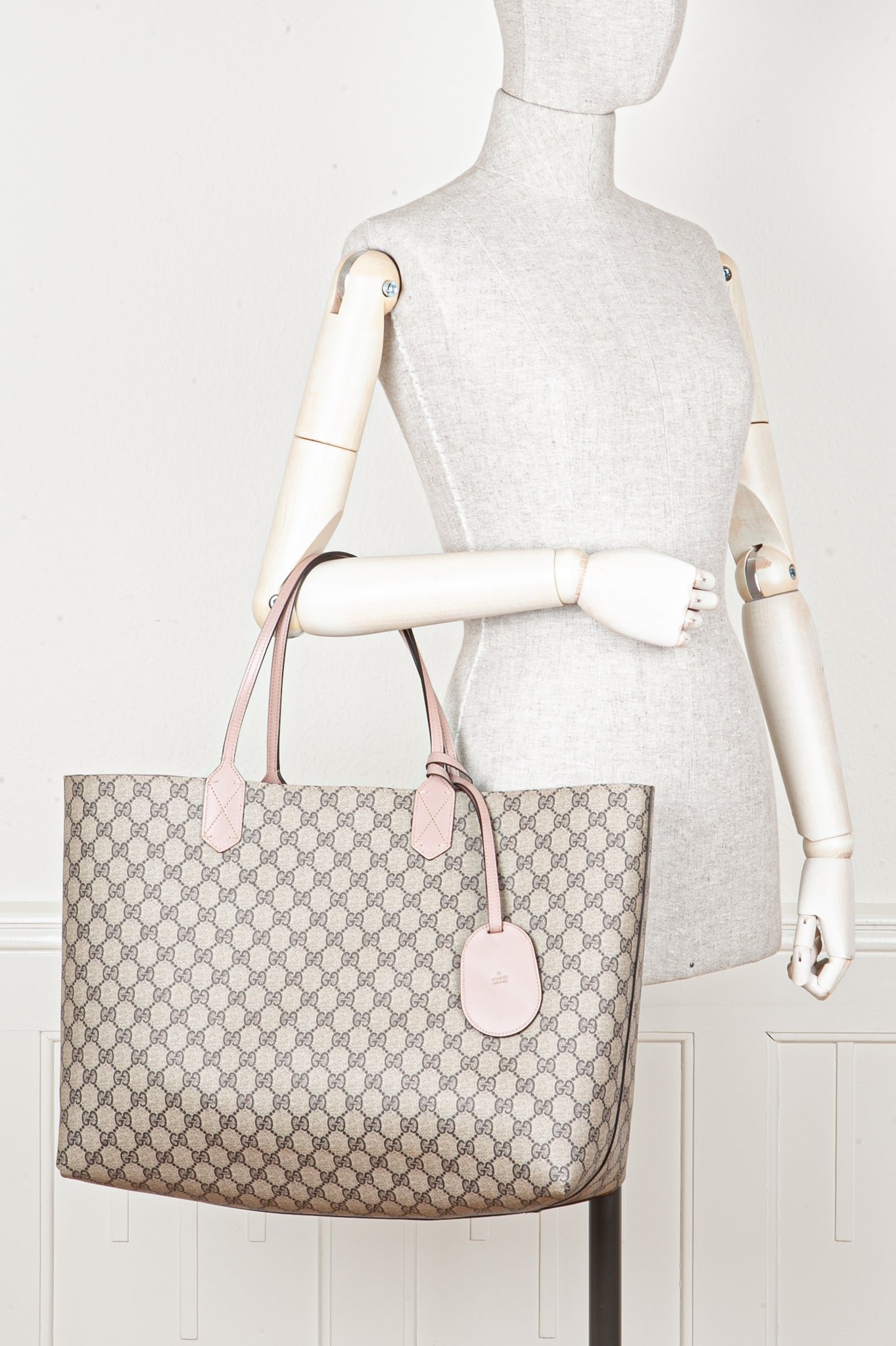 GUCCI GG Supreme Reversible Tote Bag Pink | AlmaBagz